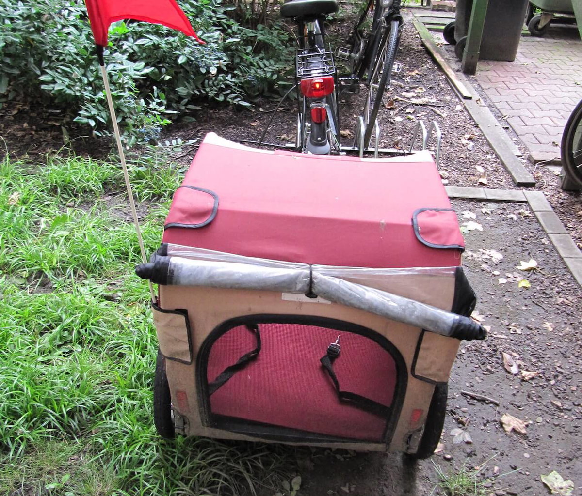 Hundeanhänger von Leopet von hinten