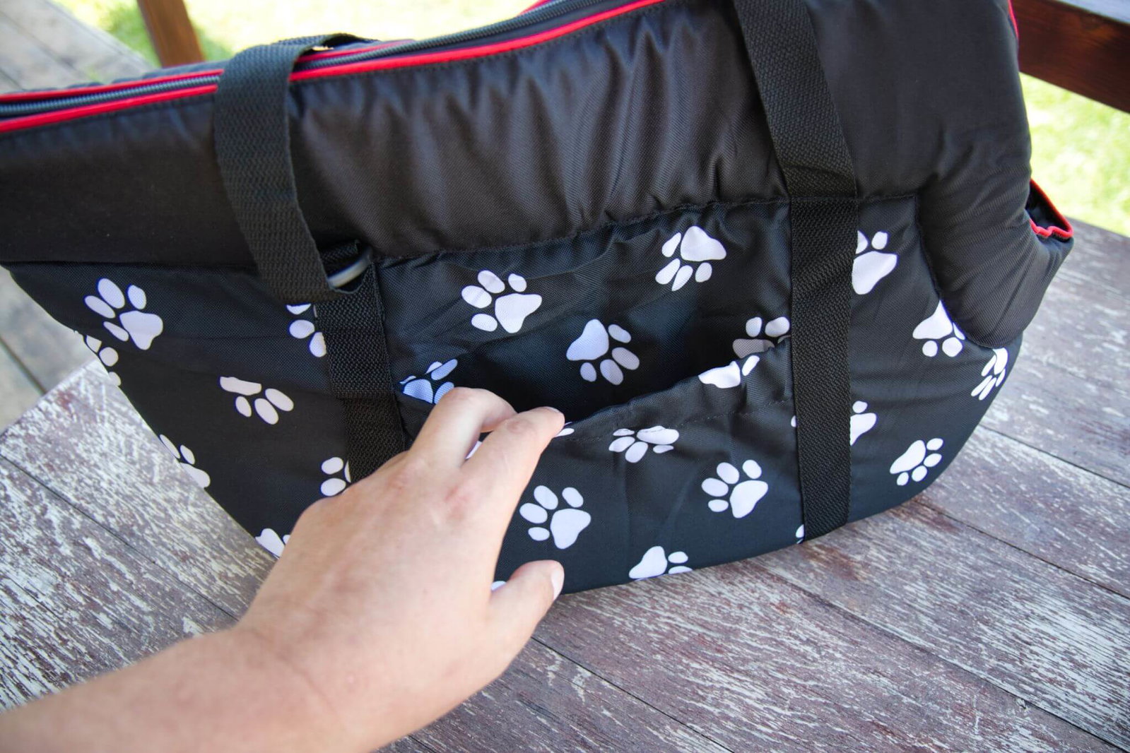 Ein Verschluss an den Seitentaschen der Hobbydog-Hundetasche wäre ideal.
