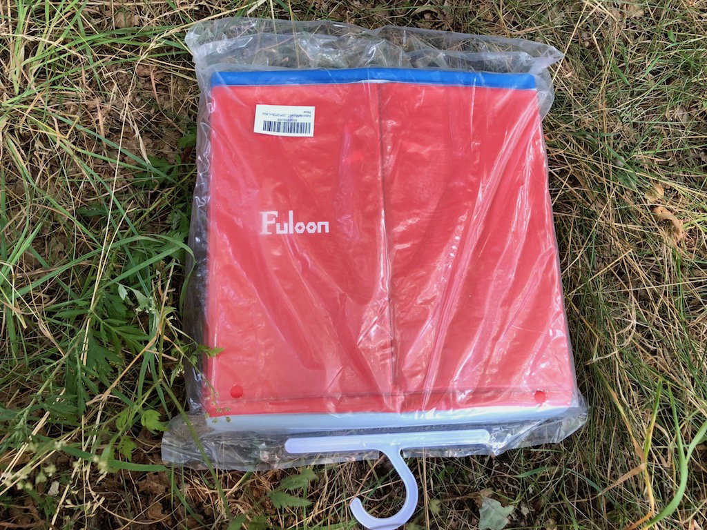 Hundepool von Fuloon in rot in einer Plastiktüte zusammen gefaltet verpackt