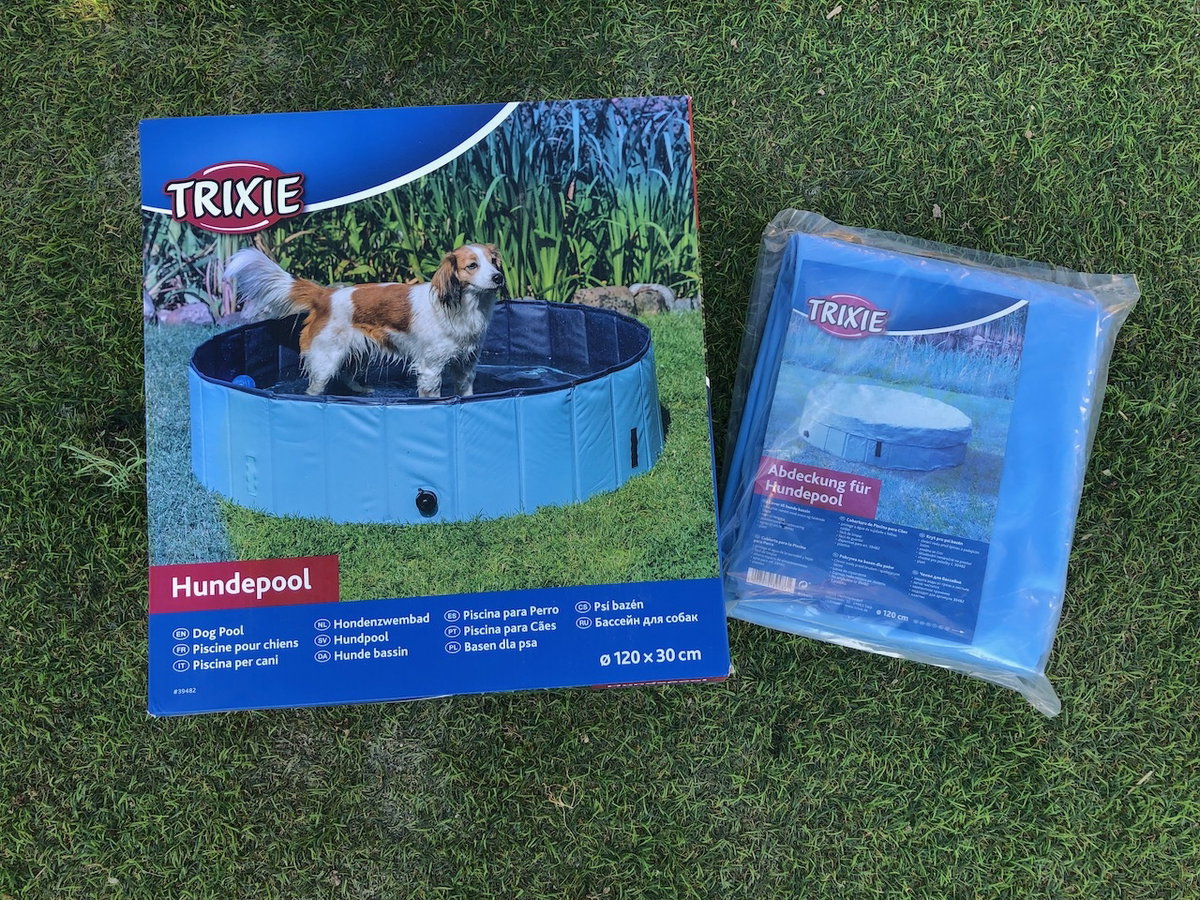 Hundepool von Trixie in 120 x 30 cm mit Abdeckung in hellblau.