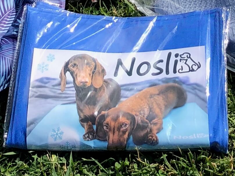 Kühlmatte von Nosli im Text originalverpackt.