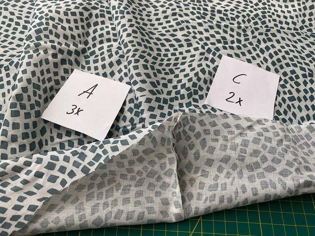 Stoff A und C sind nun zusammengenäht