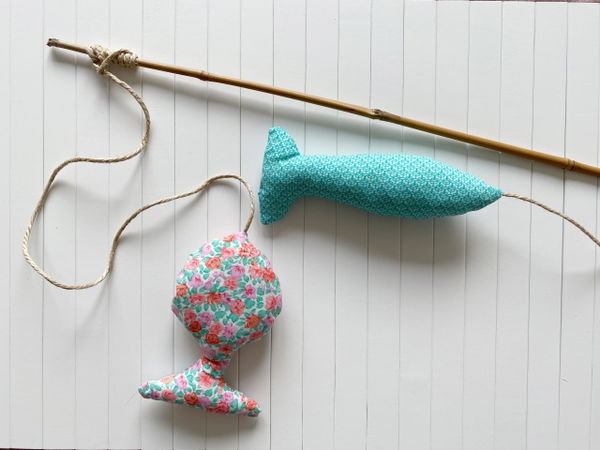 DIY: Angel mit Fischen für Katzen nähen