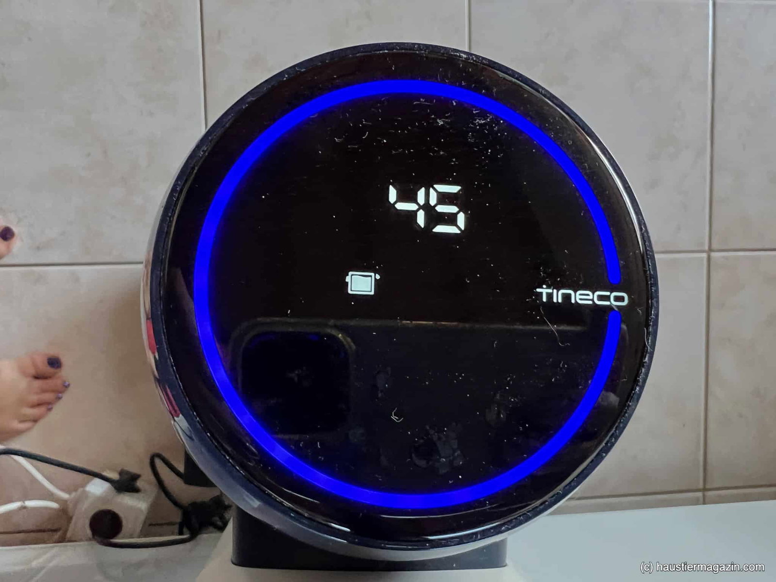 Ist er voll, stoppt der Tineco Floor One S6 Flashdrive Pet automatisch und die Anzeige zeigt den Schmutzwasserbehälter an.