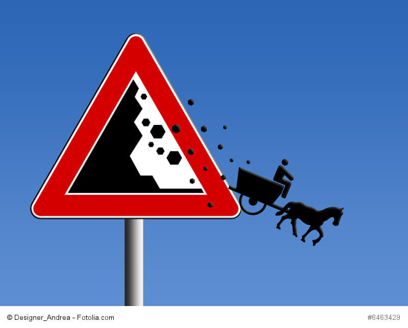 Warnschild aus dem eine Kutsche herausfällt
